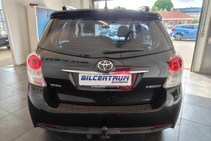 Sort Toyota Verso fra 2014