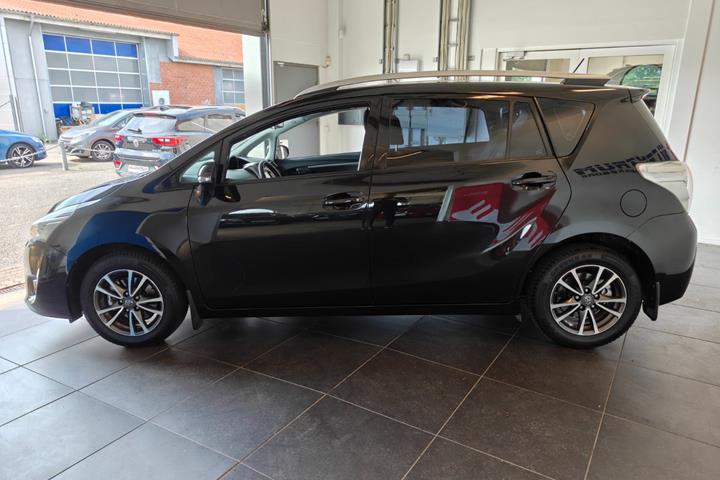 Sort Toyota Verso fra 2014