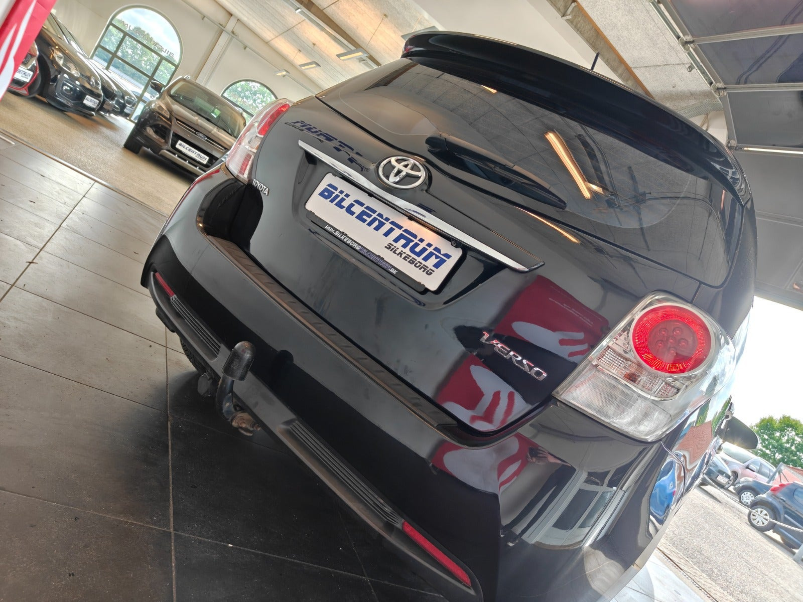 Sort Toyota Verso fra 2014