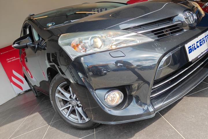 Sort Toyota Verso fra 2014