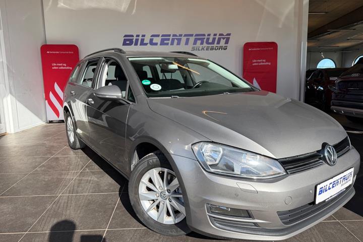 Grå VW Golf VII fra 2015