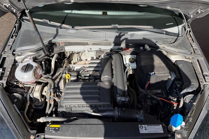 Grå VW Golf VII fra 2015
