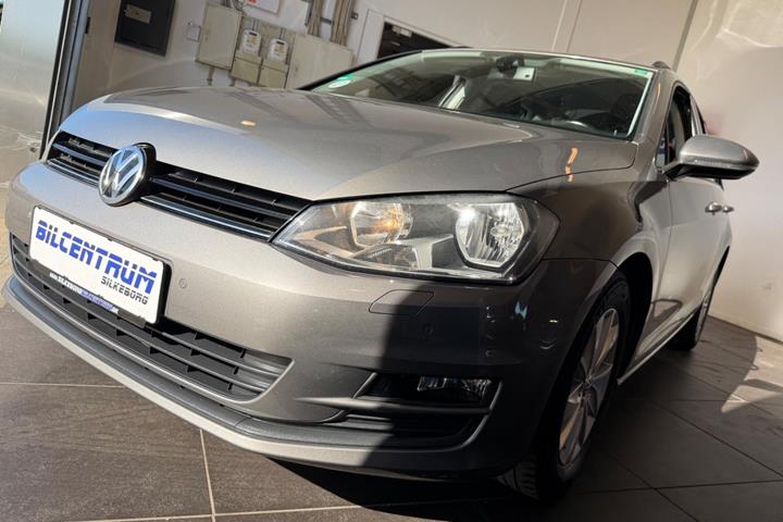 Grå VW Golf VII fra 2015