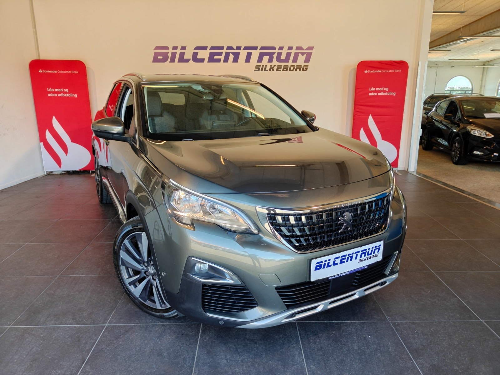 Grå Peugeot 3008 fra 2020