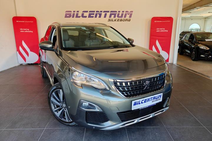 Grå Peugeot 3008 fra 2020