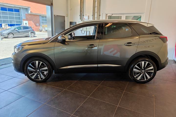 Grå Peugeot 3008 fra 2020