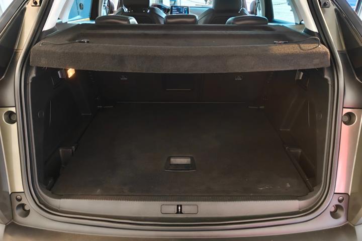 Grå Peugeot 3008 fra 2020