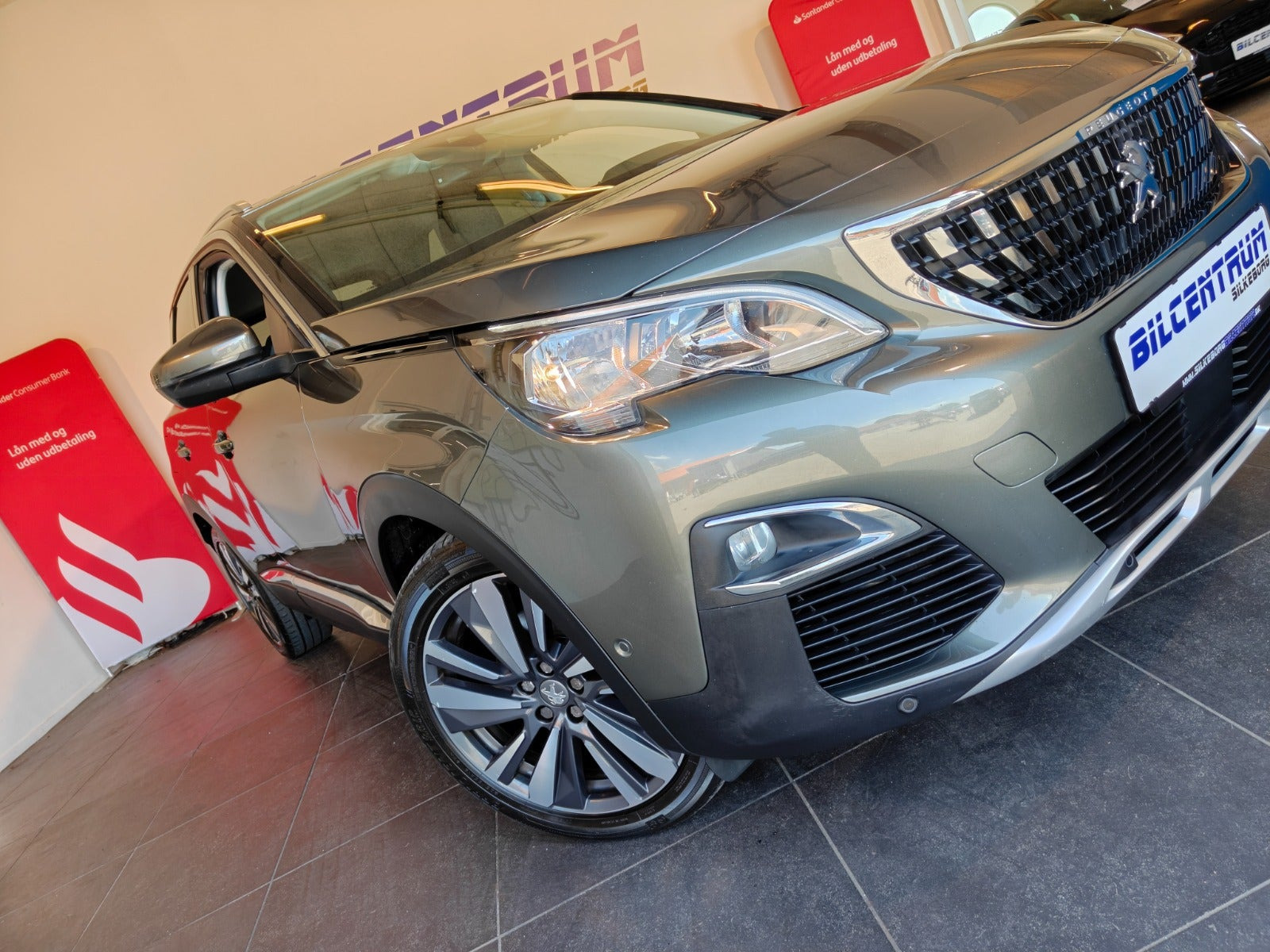 Grå Peugeot 3008 fra 2020