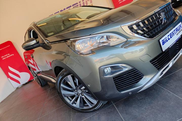 Grå Peugeot 3008 fra 2020