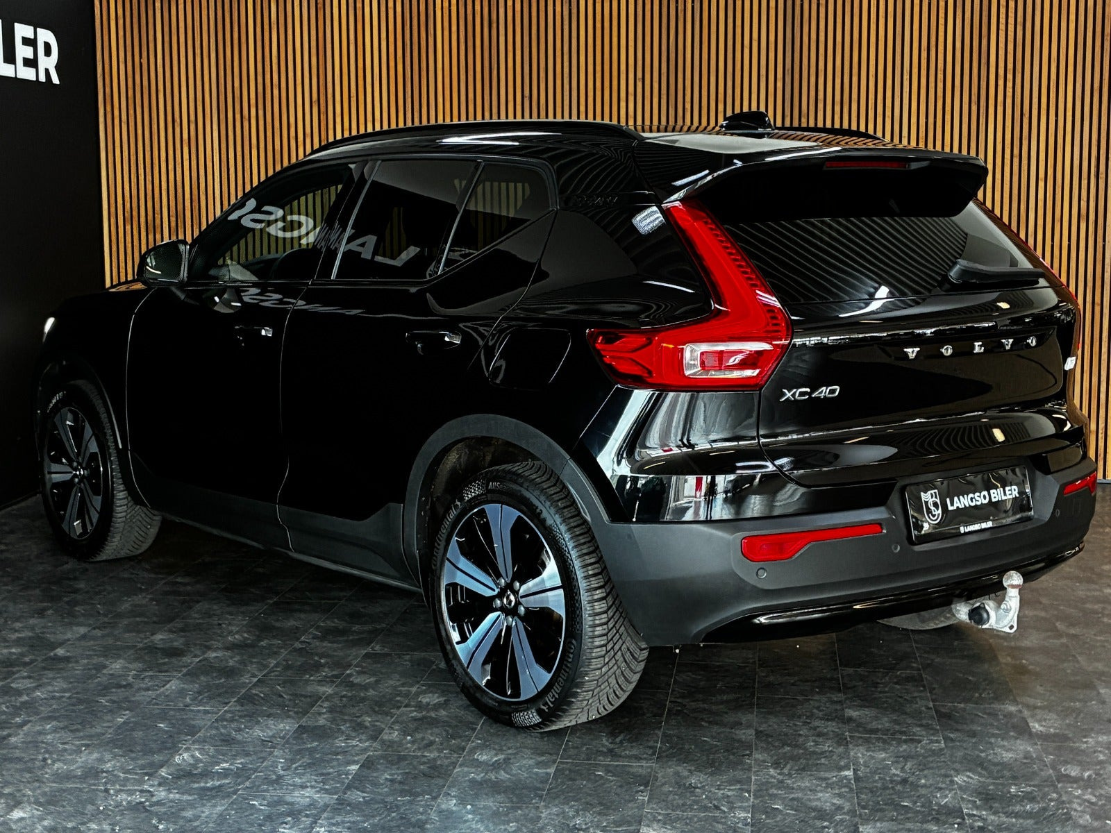 Sort Volvo XC40 fra 2023