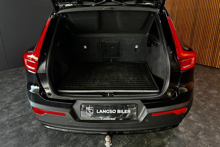 Sort Volvo XC40 fra 2023