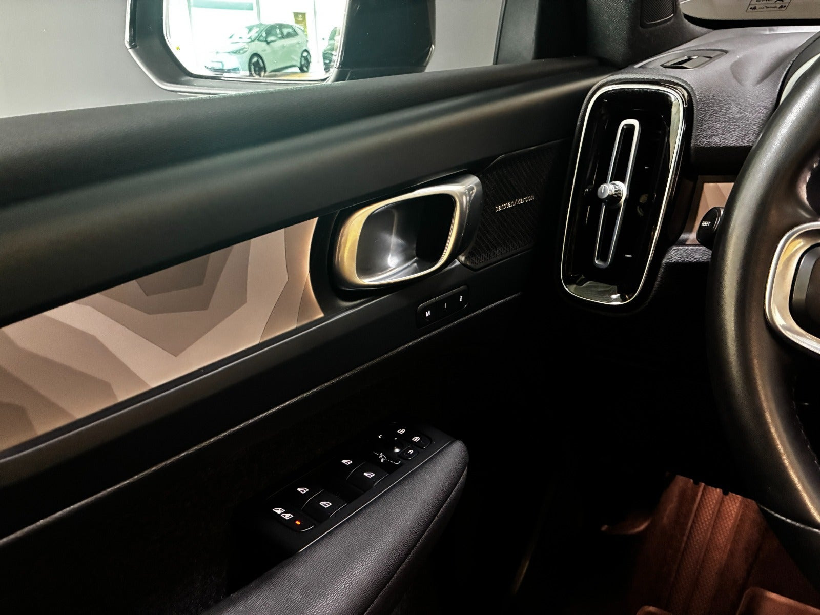 Sort Volvo XC40 fra 2023