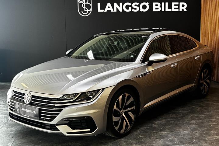 Sølv VW Arteon fra 2019 set udefra