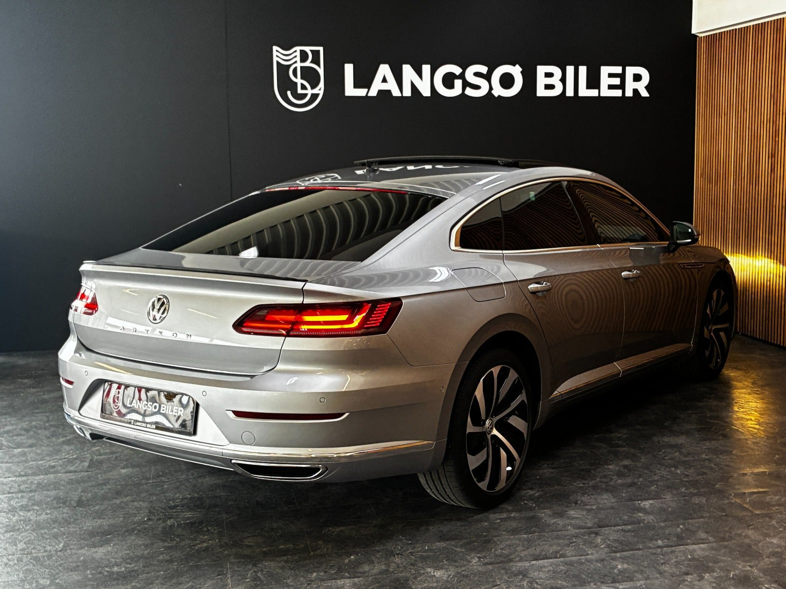 Sølv VW Arteon fra 2019