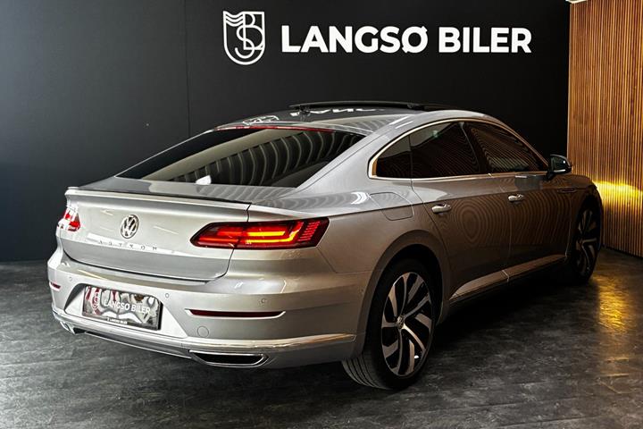Sølv VW Arteon fra 2019