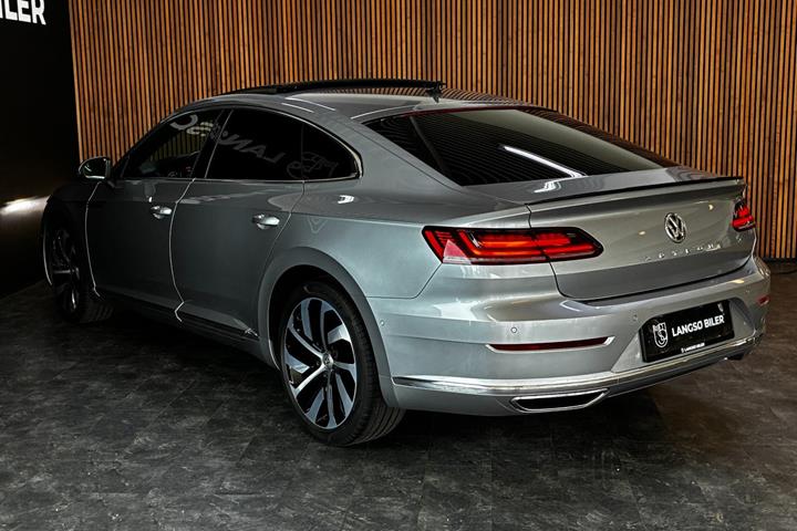 Sølv VW Arteon fra 2019