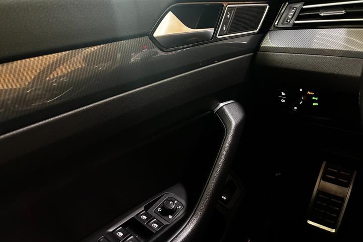 Sølv VW Arteon fra 2019