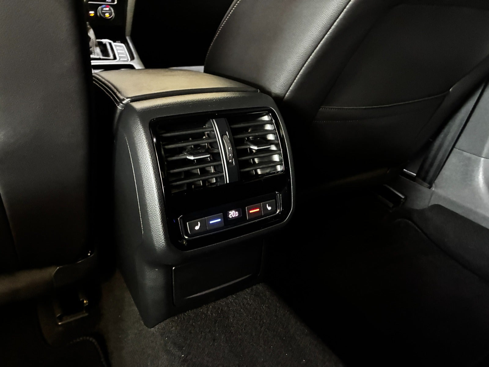 Sølv VW Arteon fra 2019