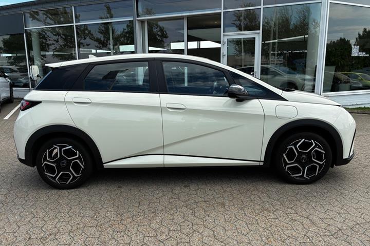 Beige BYD Dolphin fra 2024