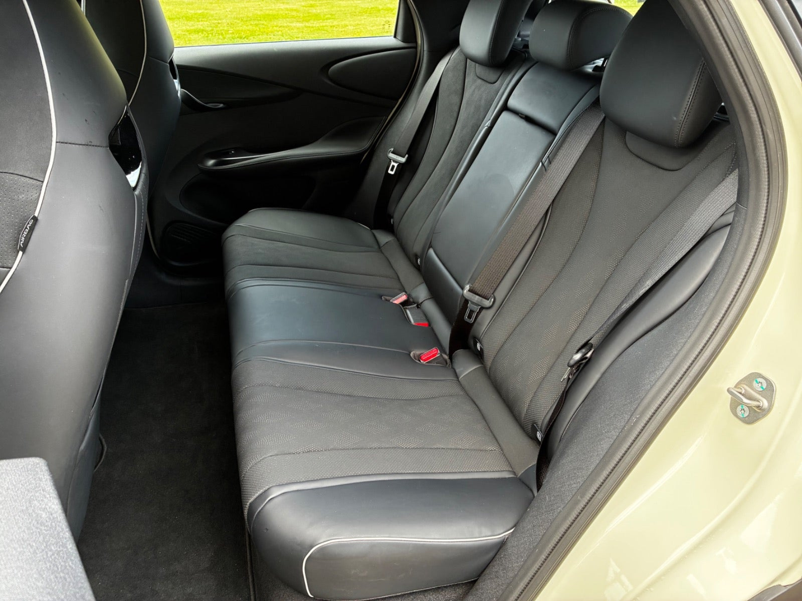 Beige BYD Dolphin fra 2024
