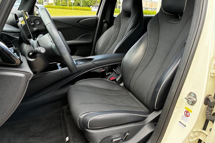 Beige BYD Dolphin fra 2024