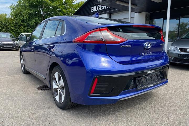 Blå Hyundai Ioniq fra 2019