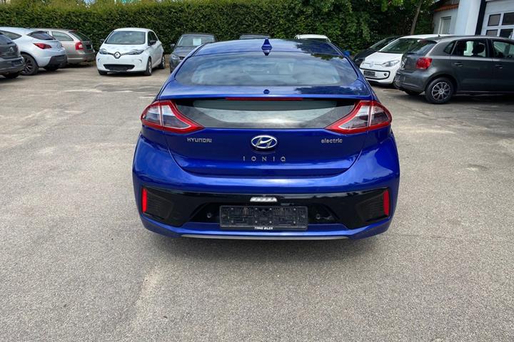 Blå Hyundai Ioniq fra 2019