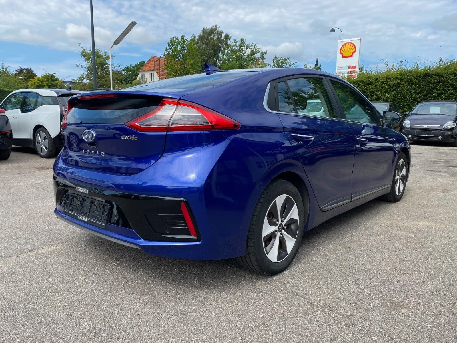 Blå Hyundai Ioniq fra 2019