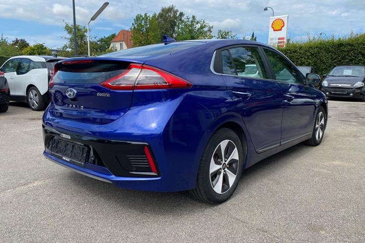 Blå Hyundai Ioniq fra 2019
