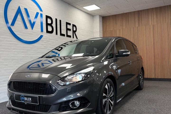 Grå Ford S-MAX fra 2019