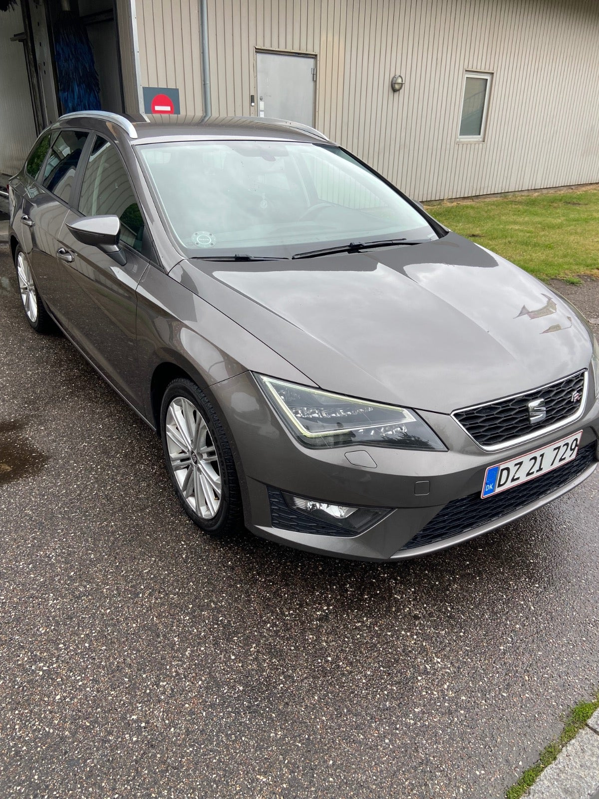 Grå Seat Leon fra 2015