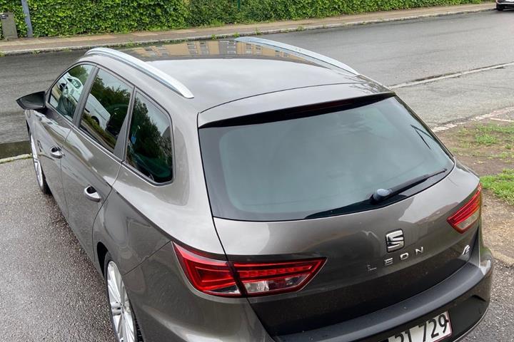 Grå Seat Leon fra 2015