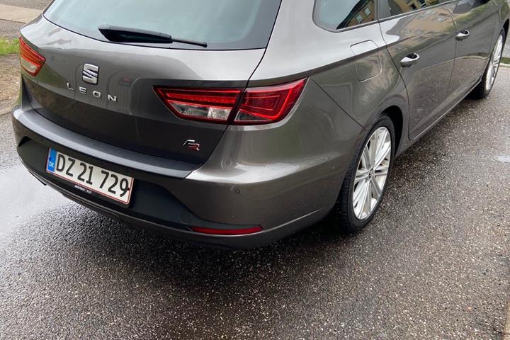 Grå Seat Leon fra 2015