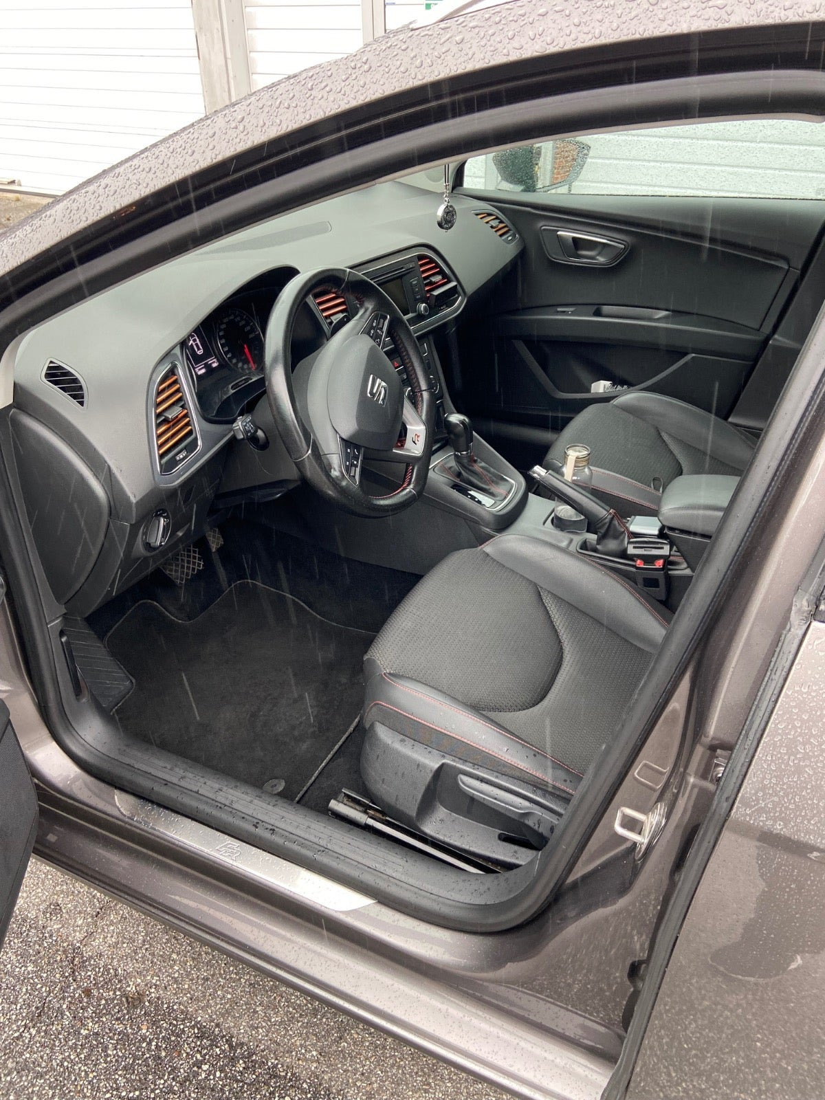 Grå Seat Leon fra 2015