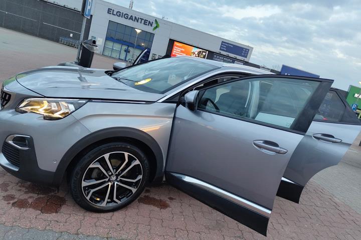 Sølv Peugeot 3008 fra 2019