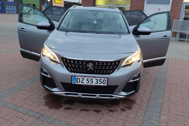 Sølv Peugeot 3008 fra 2019