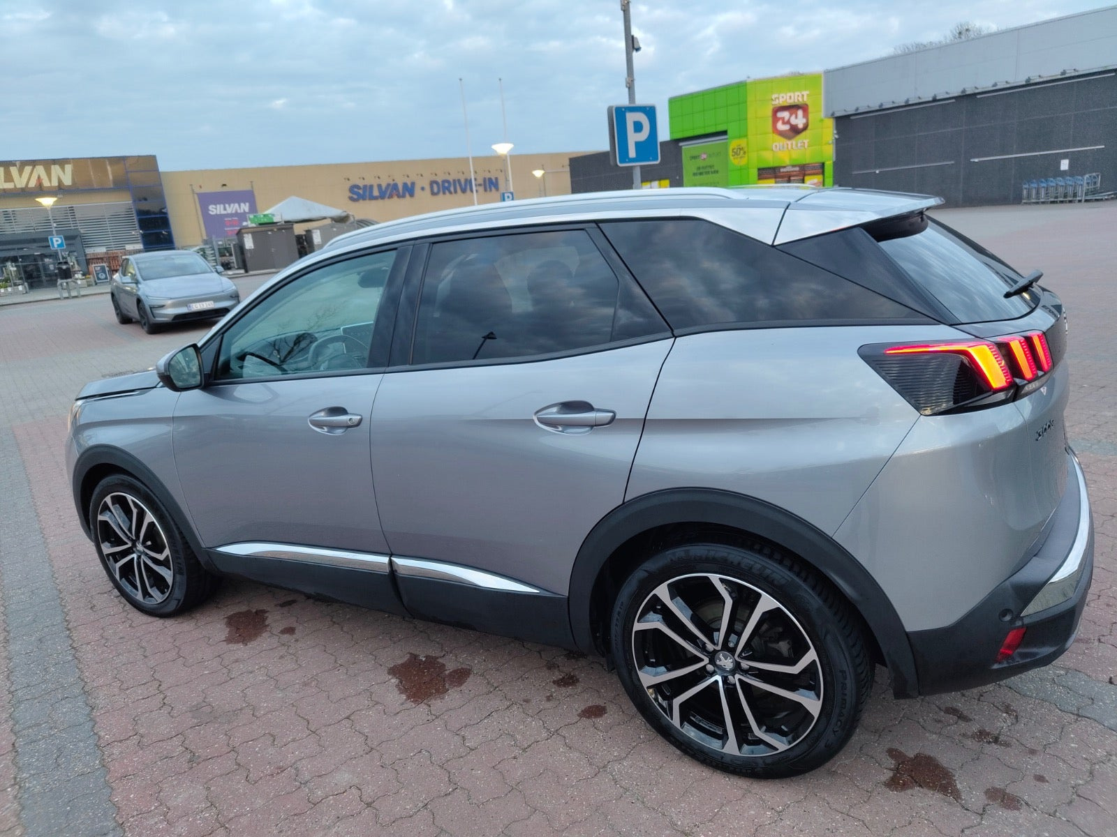 Sølv Peugeot 3008 fra 2019
