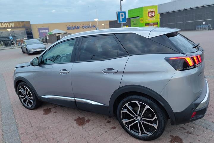 Sølv Peugeot 3008 fra 2019
