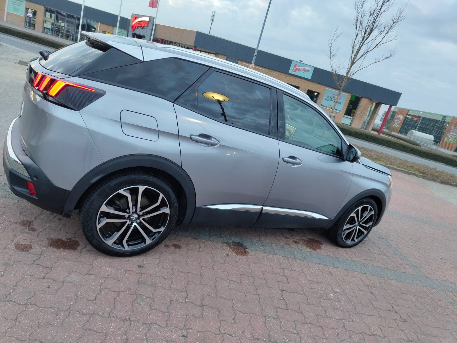 Sølv Peugeot 3008 fra 2019