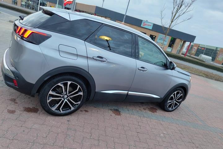 Sølv Peugeot 3008 fra 2019