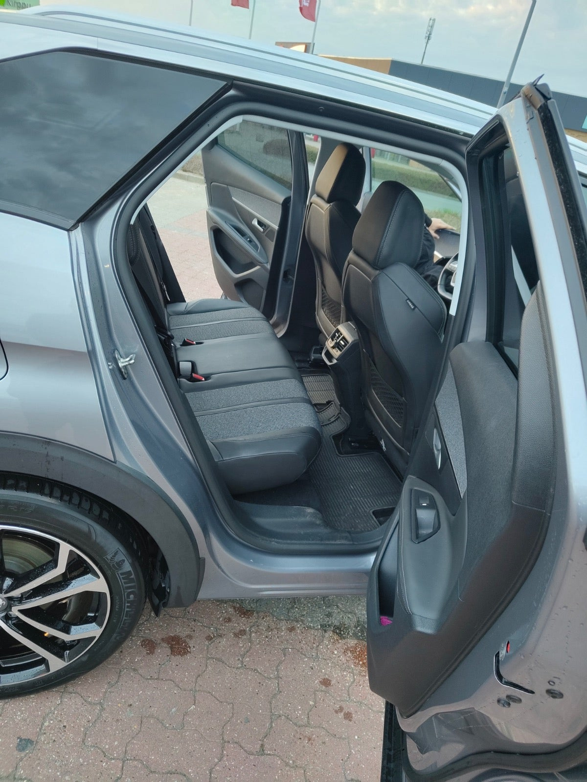 Sølv Peugeot 3008 fra 2019