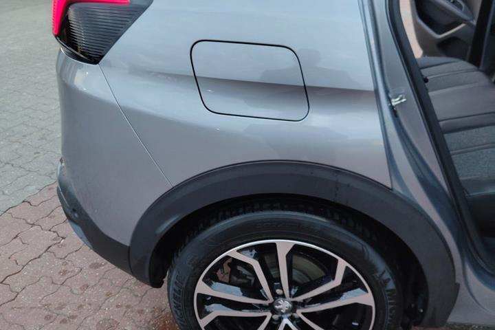 Sølv Peugeot 3008 fra 2019