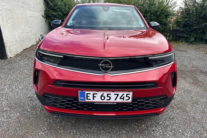 Rød Opel Mokka-e fra 2021