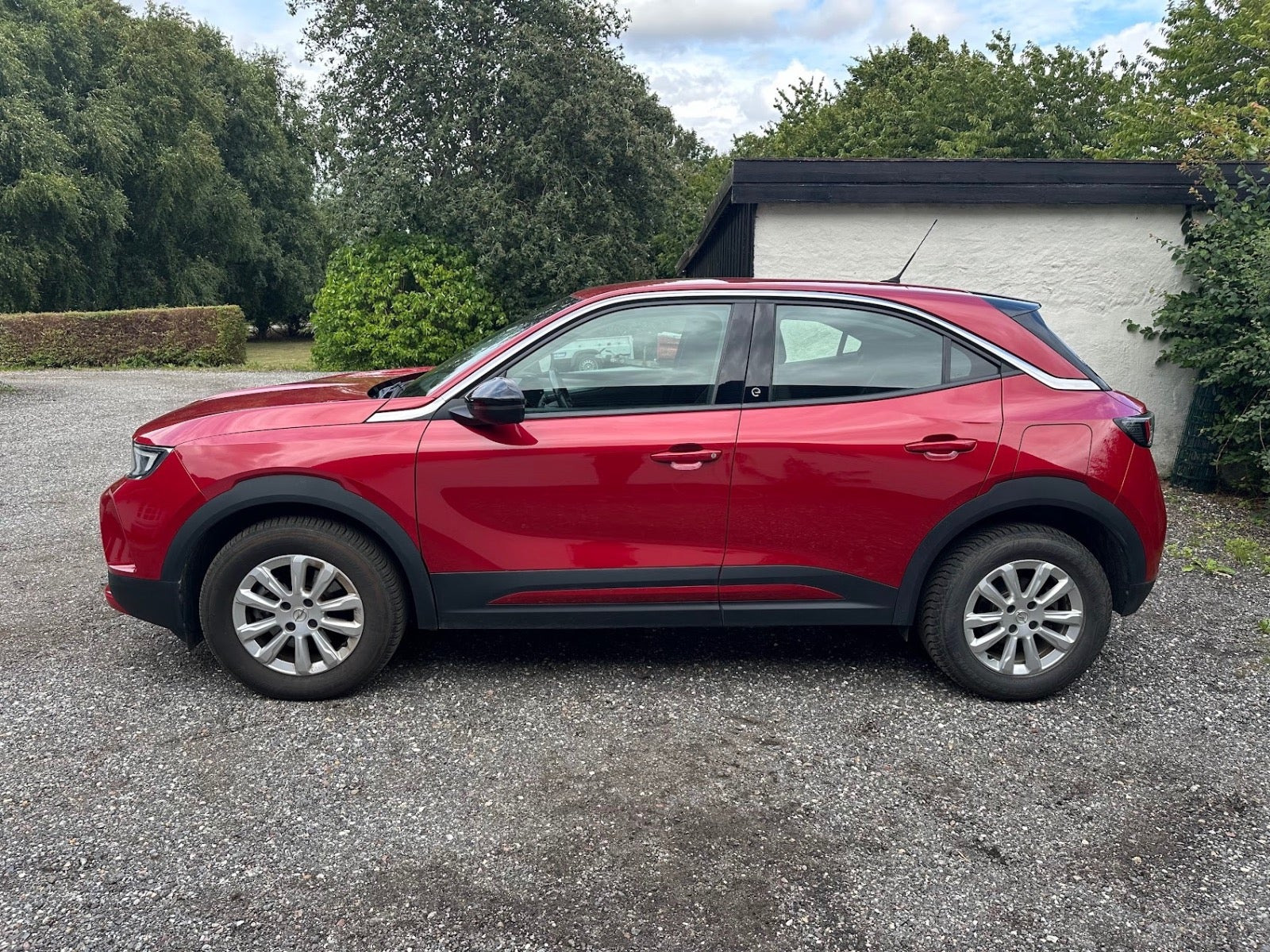 Rød Opel Mokka-e fra 2021