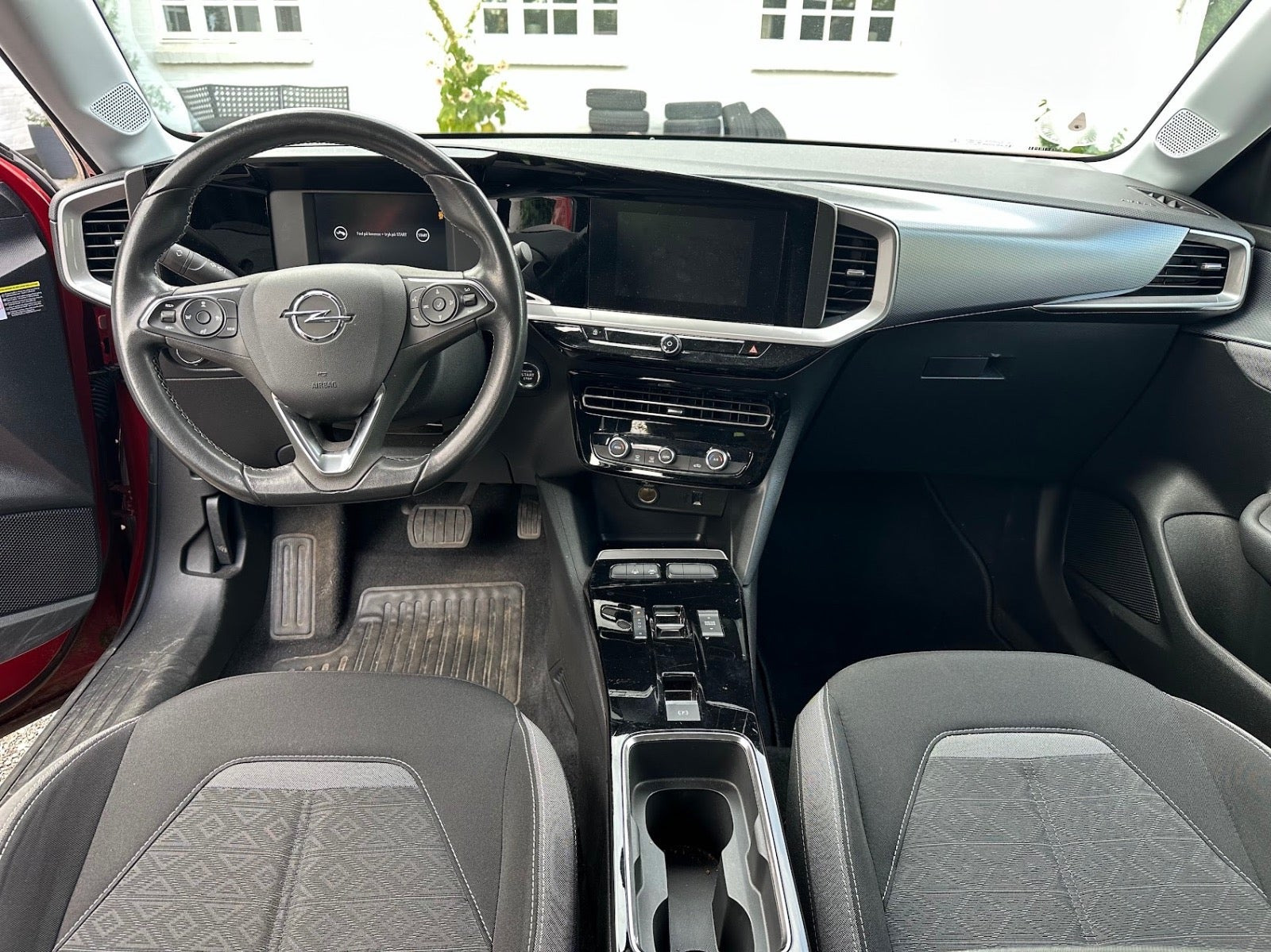 Rød Opel Mokka-e fra 2021