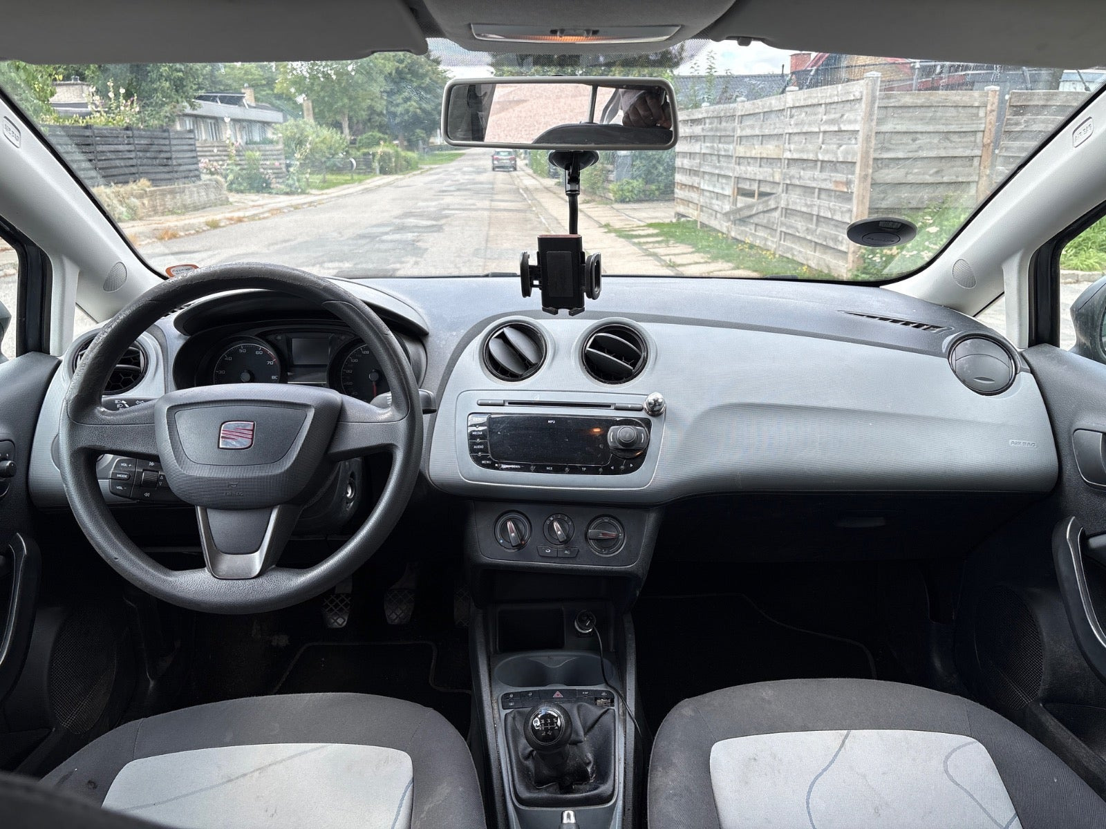 Grå Seat Ibiza fra 2013