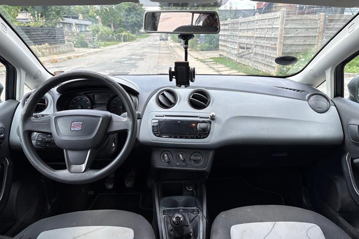 Grå Seat Ibiza fra 2013
