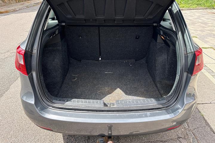 Grå Seat Ibiza fra 2013