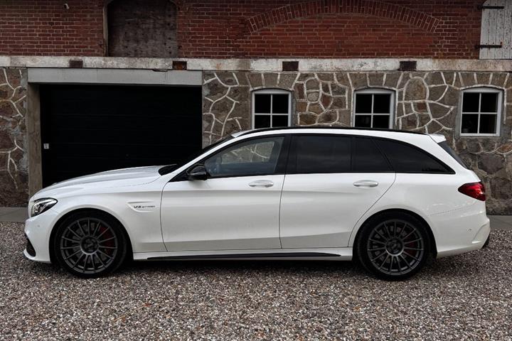 Hvid Mercedes C63 fra 2016