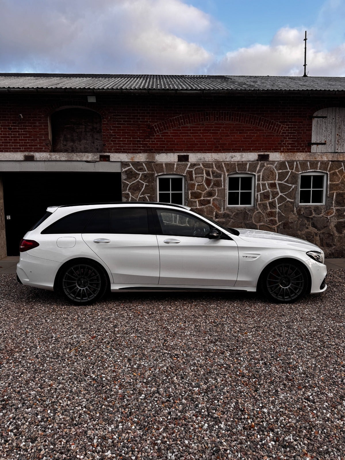 Hvid Mercedes C63 fra 2016